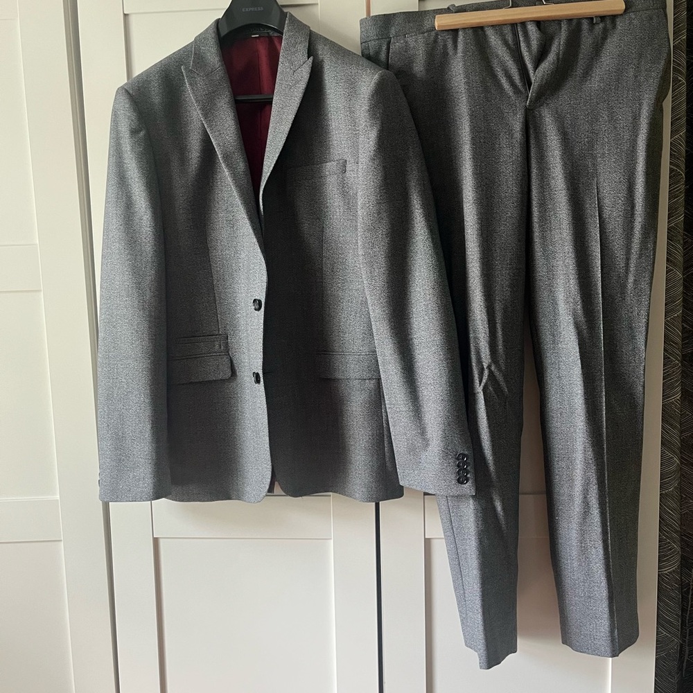 Express Suit - Slim Fit photographer style - 42L jacket, 34x34 pants